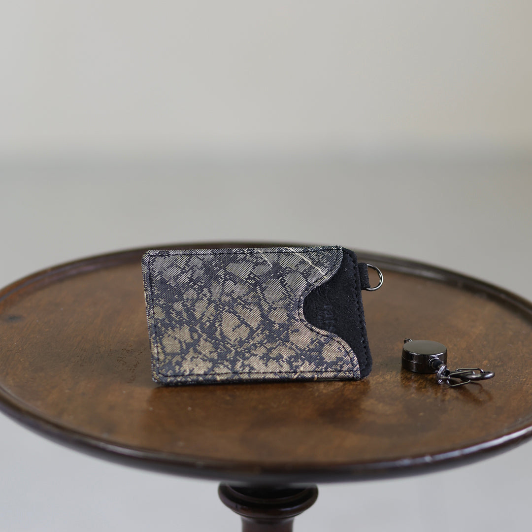 Mutsuki –  朧家紋柄 西陣織 パスケース