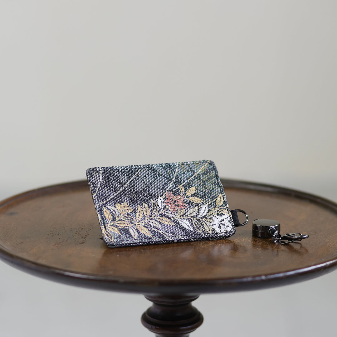 Mutsuki –  朧家紋柄 西陣織 パスケース