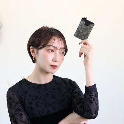 Mutsuki –  朧家紋柄 西陣織 パスケース