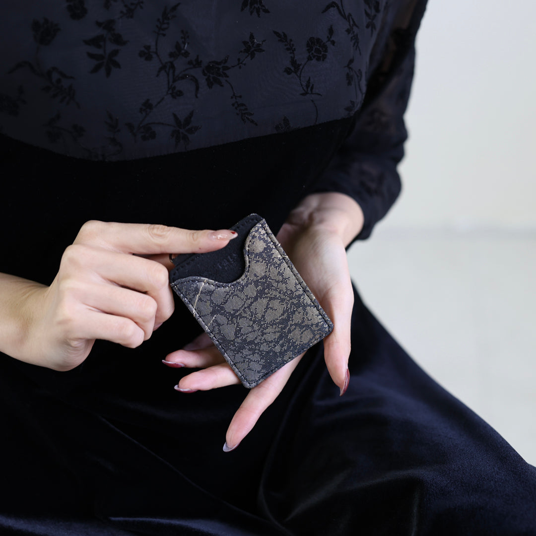 Mutsuki –  朧家紋柄 西陣織 パスケース